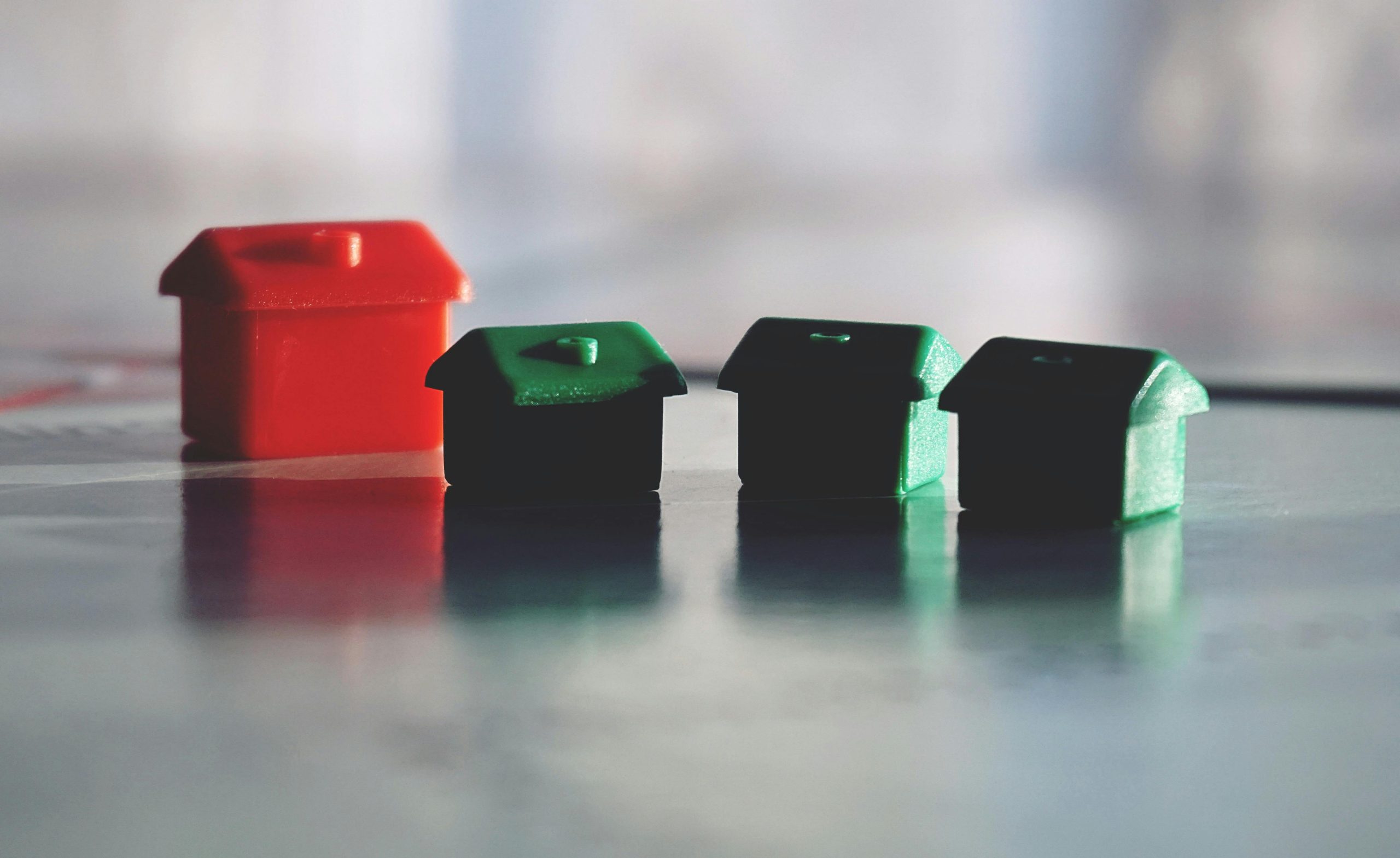 Vier speelgoedwoningen