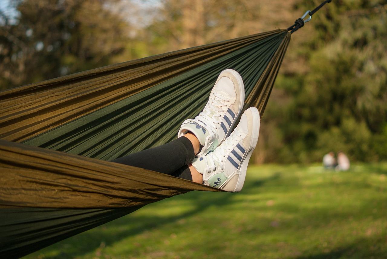 Schoenen in een hangmat