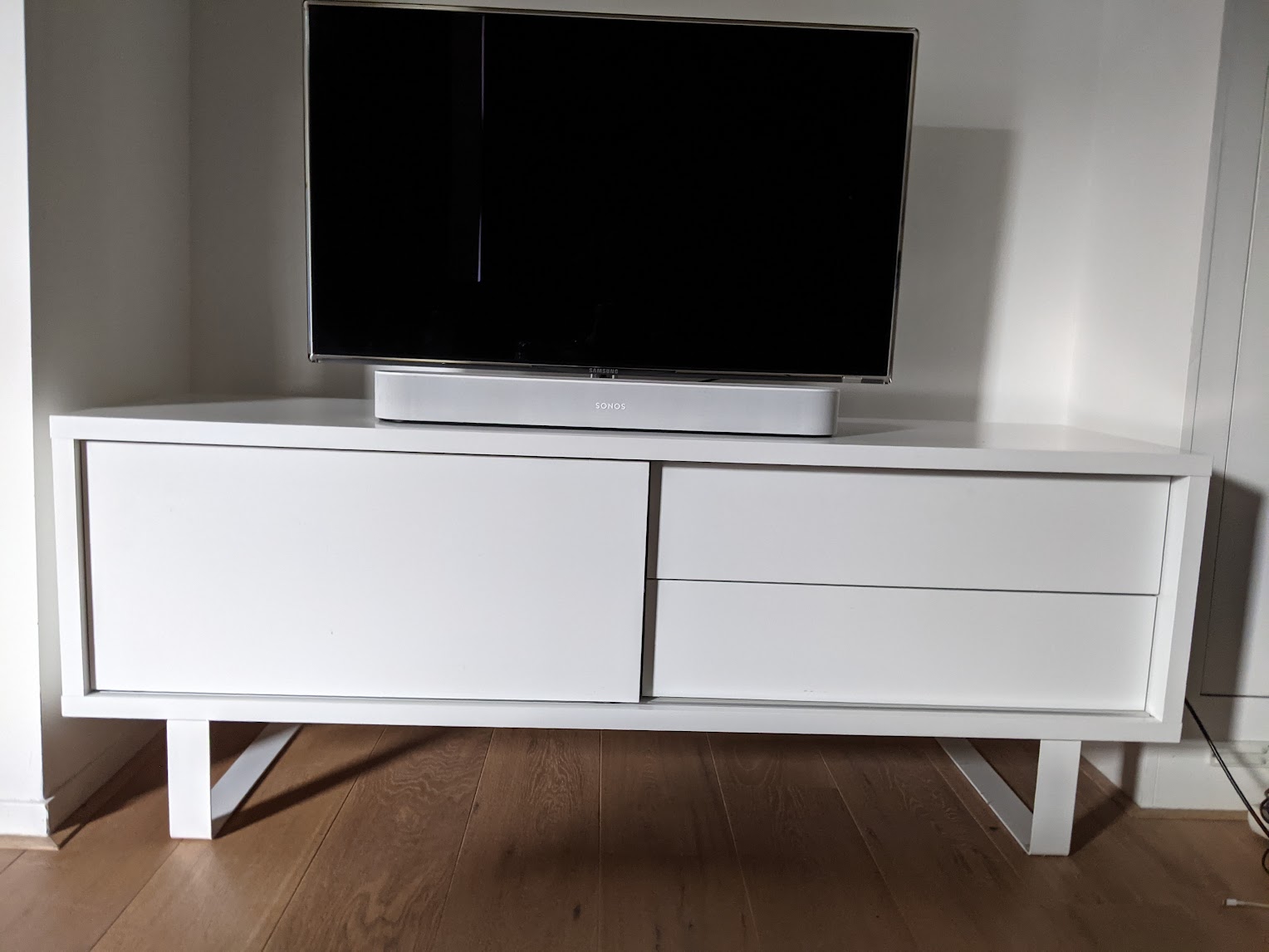 Wit televisiekastje